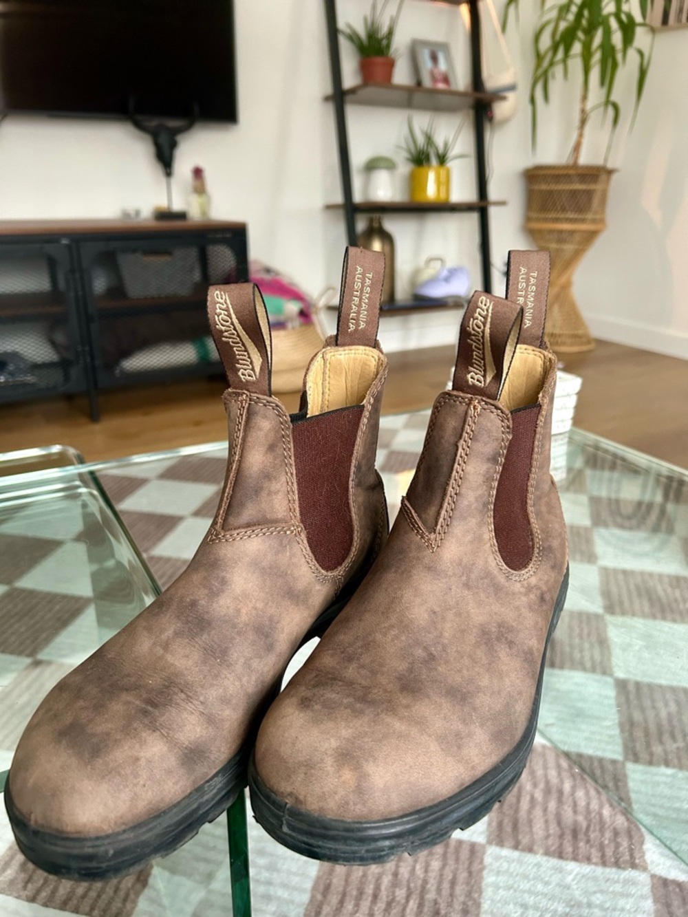 Blundstone Brown Leather Chelsea Boots with Dark Brown Elastic